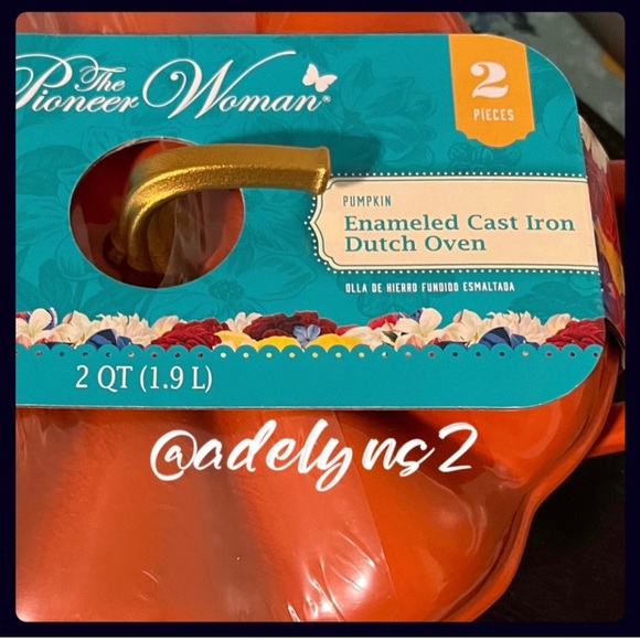 🌺🎃 New Pioneer Woman 2-Quart Enamel-on-Cast Iron Pumpkin Dutch Oven, Orange - Picture 3 of 9